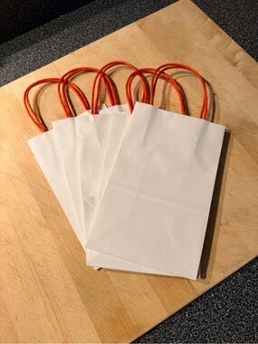 Set of 5 white gift bags with red handles
